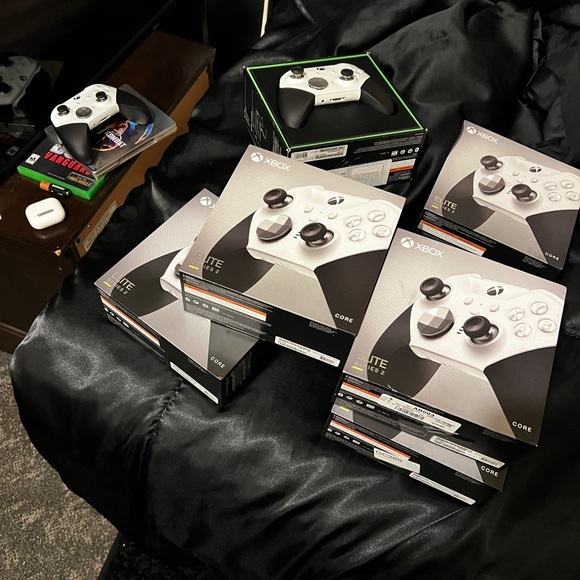 Xbox ELITE CONTROLLERS EITHER ONE